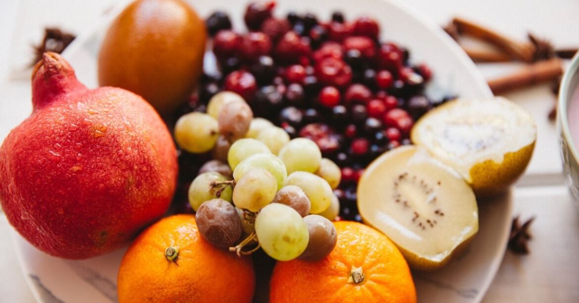 Eat these 5 warm fruits in winter, which provide your body with plenty of nutrients.
