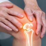 এই ৫টি দৈনন্দিন অভ্যাস হাড়কে দুর্বল করে; আজই পরিবর্তন করুন।