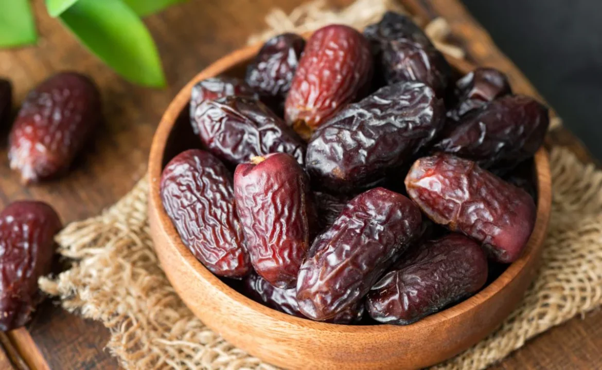 Dates are a winter superfood; include them in your diet in these 5 ways.