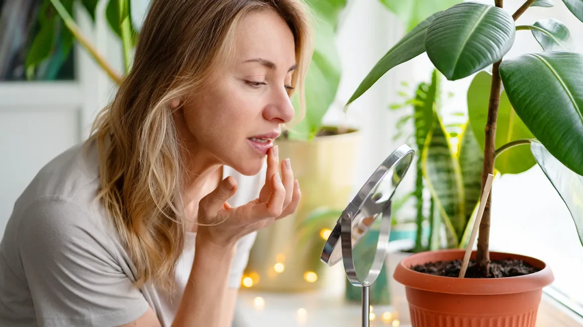 Acne, chapped lips, dry skin, symptoms of deficiency of this vitamin in the body, know