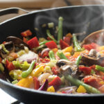 শাকসবজি কাটে রান্না করলে কি তার পুষ্টিগুণ পরিবর্তন হয়? জানুন