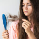 ৪০ বছর বয়সের পর মহিলাদের চুল পড়া কেন বৃদ্ধি পায়? এটা কি নিয়ন্ত্রণ করা যায়? জানুন