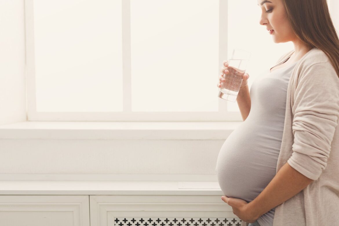 Learn what experts say about the 5 mistakes pregnant women should avoid during winter.