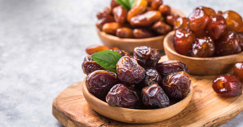 শীতকালে ঘুমানোর আগে দুটি ভাজা খেজুর খাওয়ার উপকারিতা কি? ব্যাখ্যা করেছেন আয়ুর্বেদিক বিশেষজ্ঞ