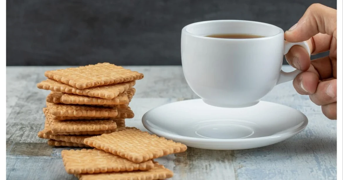Learn from an expert about the harmful effects of eating biscuits with tea