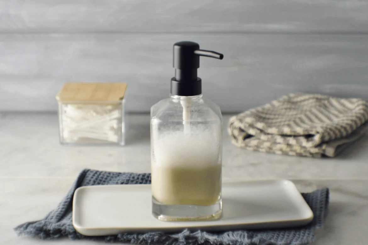 Learn the easy way to make shampoo at home to get dandruff-free hair for just 10 taka.