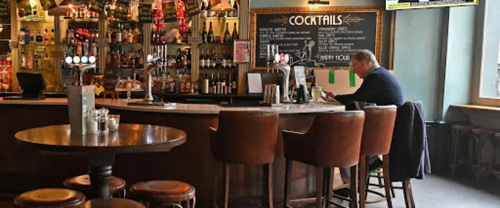 একটি বার, একটি ক্লাব এবং একটি পাবের মধ্যে পার্থক্য কি? আপনি কি জানেন?