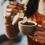 আপনিও কি সকালে খালি পেটে চা পান করেন? এই বিষয়ে চিকিৎসকরা কি বলছেন, তা জানা অত্যন্ত জরুরি।