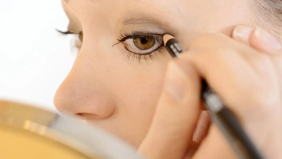 This is how you can make waterproof kajal at home without burning your eyes or ruining your makeup.