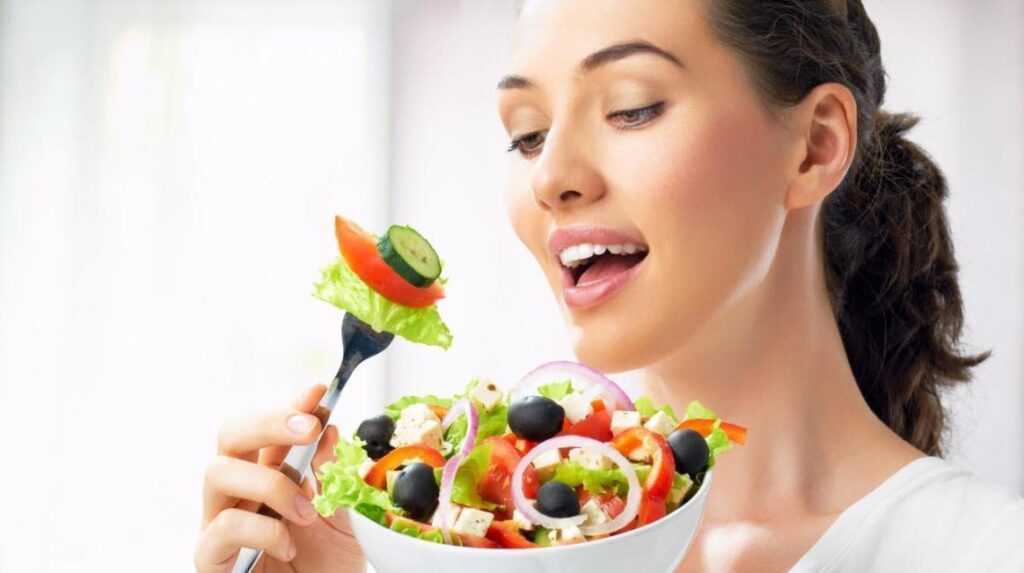 ৪০ বছর বয়সের পর মহিলাদের কেমন খাবার খাওয়া উচিত? জেনে নিন স্বাস্থ্যকর খাদ্যাভ্যাসের টিপস