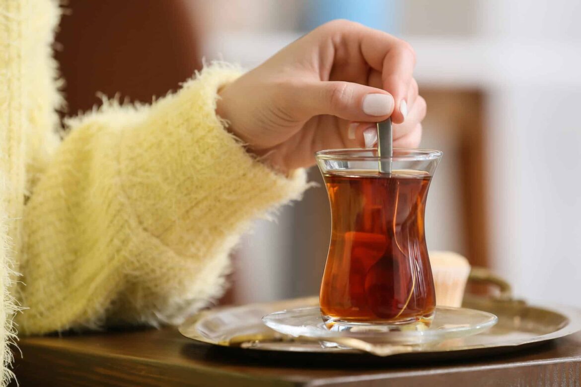 Find out from experts whether drinking more tea in winter keeps the body warm.