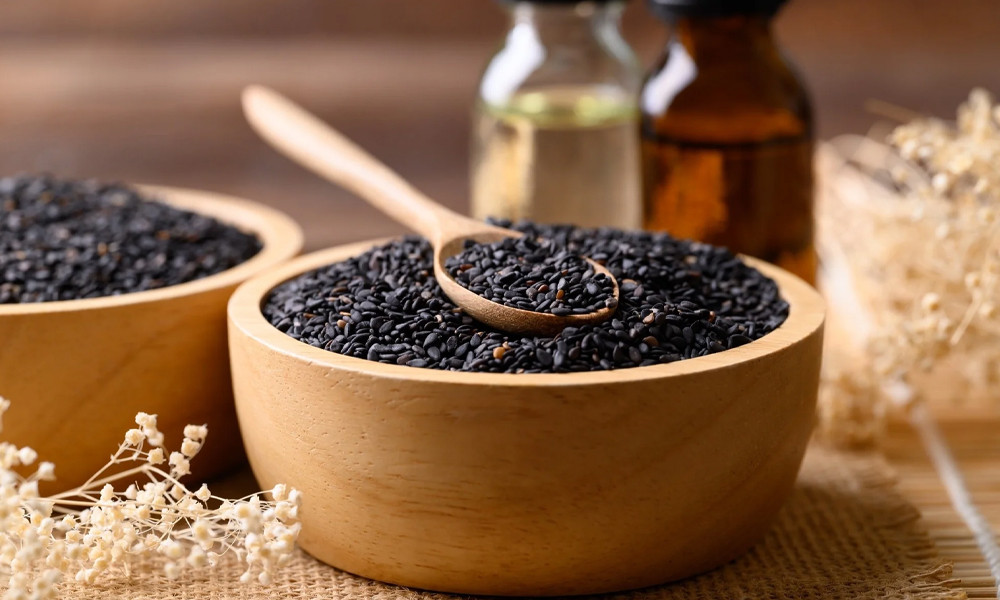 Learn about the numerous benefits of eating black sesame seeds in winter and how to use them in this way.