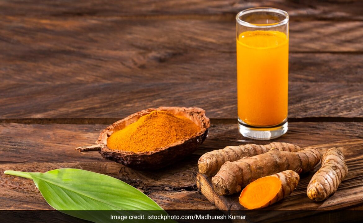 Learn the benefits of drinking turmeric water in Ayurveda, the right time and method from an expert