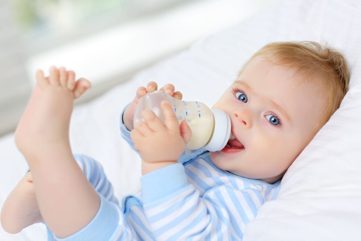 Find out from an expert at what age babies should be fed cow's milk
