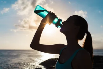 সকালে খালি পেটে কতটা জল পান করা উচিত? একজন বিশেষজ্ঞের কাছ থেকে জেনে নিন