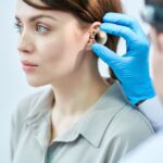 কানে জমে থাকা কানের মোম কীভাবে পরিষ্কার করবেন? রাস্তায় বসে থাকা কান পরিষ্কারক দিয়ে পরিষ্কার করা কি নিরাপদ? জানুন