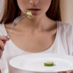 আপনি কি কম খান, তবুও আপনার ওজন ক্রমাগত বাড়ছে? আপনার ডাক্তারের কাছ থেকে কারণটি জেনে নিন।