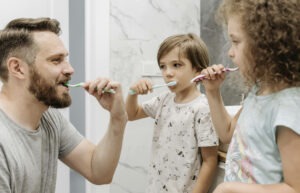 ৫টি দৈনন্দিন অভ্যাস যা নীরবে আপনার দাঁতের ক্ষতি করছে—আপনিও কি এই ভুলগুলো করছেন?