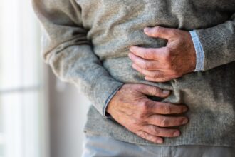 খাওয়ার পর পেটে ব্যথা? একে হালকা ভাবে নেবেন না—এটি হতে পারে এই গুরুতর অসুস্থতাগুলোর লক্ষণ