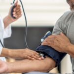 উচ্চ রক্তচাপ স্ট্রোকের ঝুঁকি বাড়াতে পারে, কি করনীয় একজন চিকিৎসকের কাছে জানুন