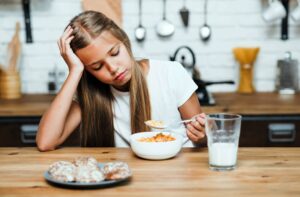 শিশুদের প্রোটিন ঘাটতির লক্ষণ সম্পর্কে বিশেষজ্ঞদের কাছ থেকে জানুন