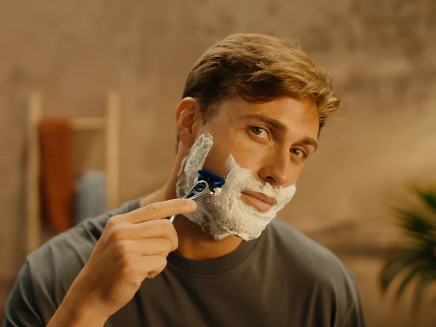 শেভ করার পর পুরুষদের মুখে এই দুটি জিনিস লাগানো উচিত যাতে জ্বালাপোড়া না হয় এবং ত্বক নরম হয়।