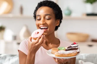 প্রতিদিন খাবারের পর মিষ্টি খাওয়া কি ঠিক? সঠিক উত্তর জানুন একজন বিশেষজ্ঞের কাছ