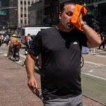 আকস্মিক আবহাওয়ার পরিবর্তন আপনার স্বাস্থ্যের ক্ষতি করতে পারে: এই বিষয়গুলো মনে রাখুন