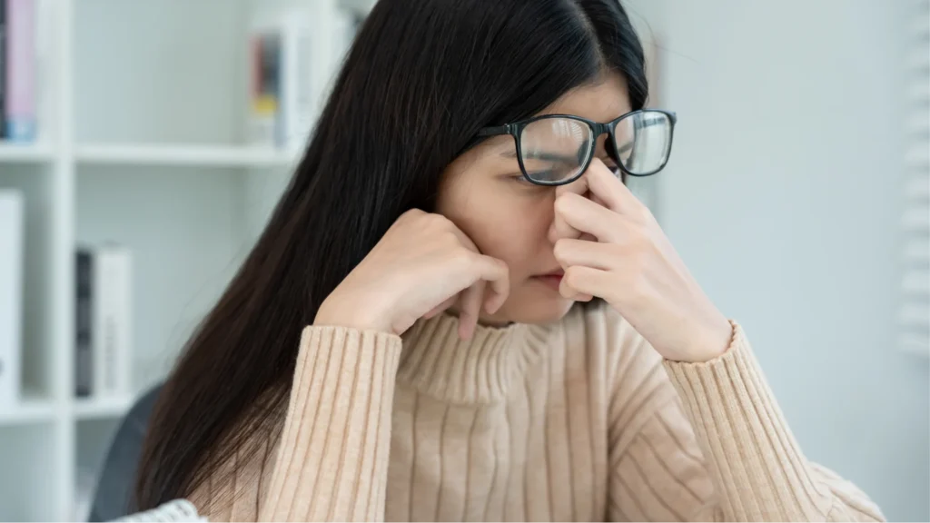 চোখের ক্লান্তি উপেক্ষা করবেন না, এই সহজ উপায়গুলো আপনাকে তাৎক্ষণিক আরাম দেবে