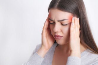 উচ্চ রক্তচাপ কি মাথাব্যথার কারণ হতে পারে? একজন বিশেষজ্ঞের কাছ থেকে জেনে নিন।