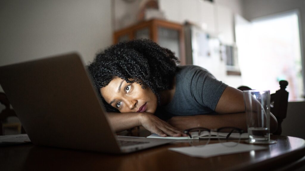 মোবাইল ও ল্যাপটপের স্ক্রিনে অতিরিক্ত সময় কাটানোর মস্তিষ্কের ওপর খারাপ প্রভাব ফেলে, জানুন বিস্তারিত