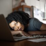 মোবাইল ও ল্যাপটপের স্ক্রিনে অতিরিক্ত সময় কাটানোর মস্তিষ্কের ওপর খারাপ প্রভাব ফেলে, জানুন বিস্তারিত