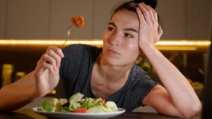 হঠাৎ ক্ষুধা কমে যাওয়া কি কোনও গুরুতর অসুস্থতার লক্ষণ? জানুন