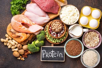 আপনি অতিরিক্ত প্রোটিন গ্রহন করছেন না তো? এই ৫টি লক্ষণ দেখে বুঝুন