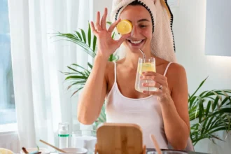 ৪০-এর পরেও মুখের উজ্জ্বলতা অটুট রাখুন: আপনার খাদ্যতালিকায় যোগ করুন এই কোলাজেন-বর্ধক খাবারগুলো