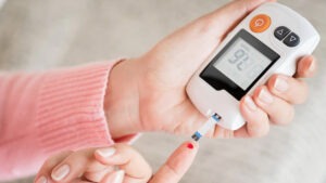 খালি পেটে সকালে করা এই ৫টি ভুল আপনার রক্তে শর্করার মাত্রায় ব্যাঘাত ঘটাতে পারে: জেনে নিন কি করবেন এবং কি এড়িয়ে চলবেন