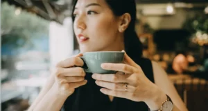 সকালে খালি পেটে কফি পান করা কি সঠিক নাকি ভুল? জানুন একজন পুষ্টিবিদের কাছ থেকে