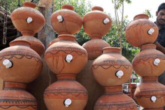 একটি পুরনো মাটির পাত্রও ফ্রিজের মতো জল ঠান্ডা করতে পারে—শুধু এই জরুরি বিষয়গুলো মনে রাখুন