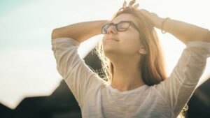 রোদে বেরলেই কি আপনার মাথাব্যথা শুরু হয়? জেনে নিন এর কারণ