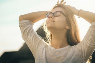 রোদে বেরলেই কি আপনার মাথাব্যথা শুরু হয়? জেনে নিন এর কারণ