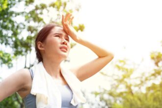 উর্ধ্বমুখী তাপমাত্রার মাঝে হিট স্ট্রোকের লক্ষণ ও তা প্রতিরোধের উপায় জেনে নিন