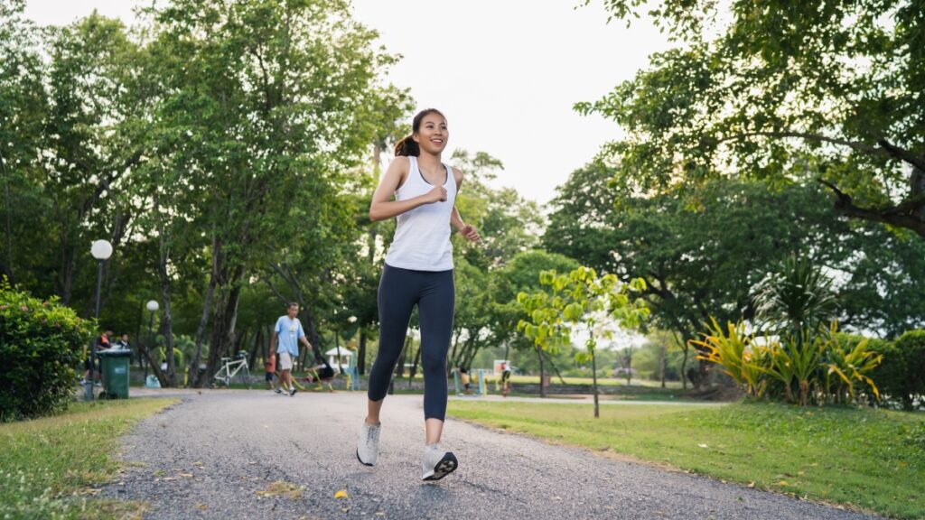 গ্রীষ্মকালে খালি পেটে প্রাতঃভ্রমণ কি এড়িয়ে চলা উচিত? বিশেষজ্ঞরা যা বলছেন তা জেনে নিন