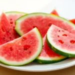 আপনি কি ফ্রিজ থেকে বের করার পরপরই ঠাণ্ডা তরমুজ খাচ্ছেন? স্বাস্থ্যের ওপর এর কি প্রভাব পড়ে বিশেষজ্ঞের কাছ থেকে জানুন