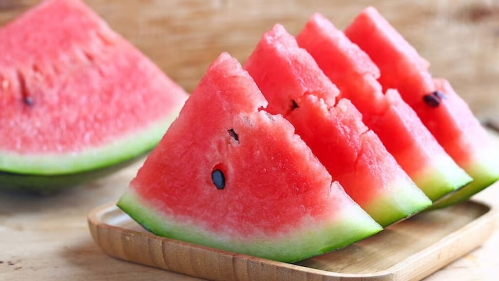 এই গ্রীষ্মে আপনার পেট ঠান্ডা রাখবে এই ৬টি খাবার—সুস্বাদু এবং পুষ্টিগুণে ভরপুর