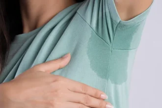 আপনার কি অতিরিক্ত ঘাম হয়? জেনে নিন এর কারণগুলো